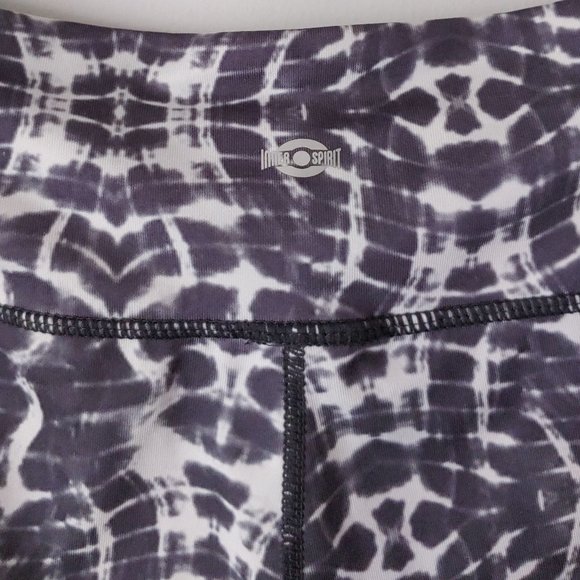 Inner Spirit Grey / Gray White Capri legging - Picture 5 of 5